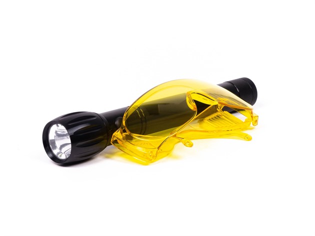 Skyddsglasögon och UV-lampa